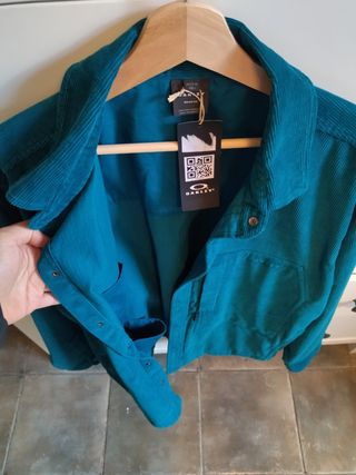 Sobre camisa de pana Oakley