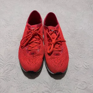 Zapatillas Under Armour Rojas/Rosadas