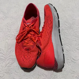 Zapatillas Under Armour Rojas/Rosadas