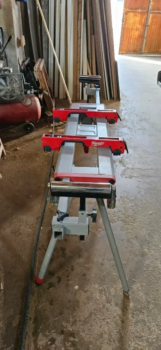 Banco universal para ingletadora Milwaukee