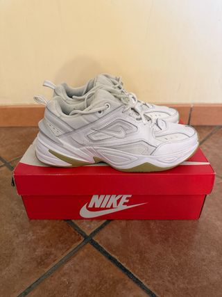 Scarpe Nike bianche e beige