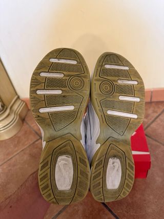 Scarpe Nike bianche e beige