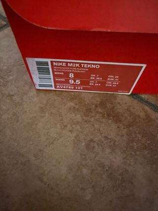 Scarpe Nike bianche e beige