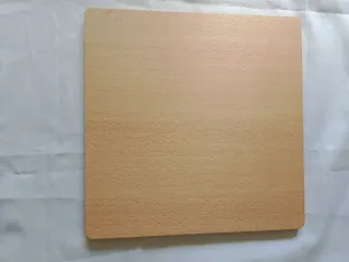 Tablero madera 9x9 cuadrícula.