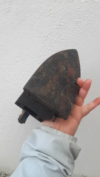 Ferro da stiro vintage in ghisa