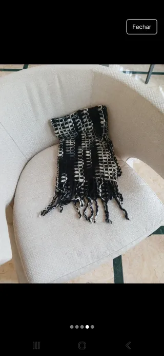 Cachecol preto e branco