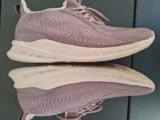 Zapatillas deportivas en muy buen estado.