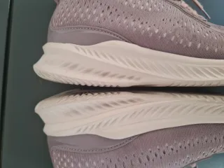 Zapatillas deportivas en muy buen estado.