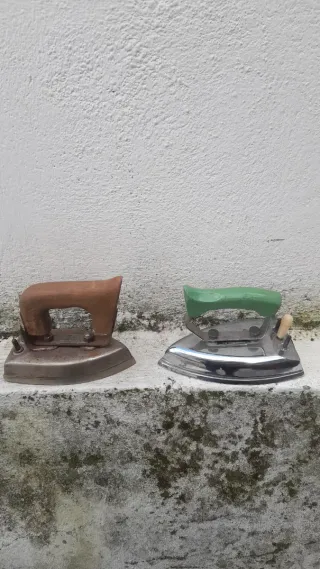 2 ferri da stiro vintage