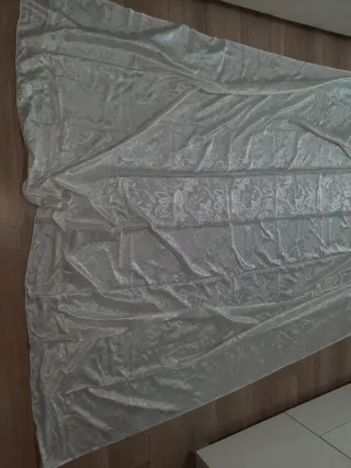 Tenda da interno bianca in tessuto