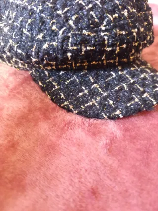 Gorra Tweed Negro y Dorado