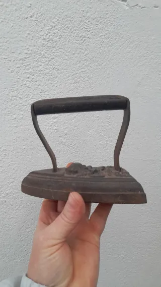 Ferro da stiro vintage della gendarmeria francese