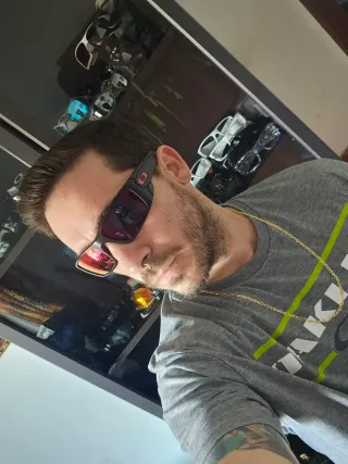 Fuel Cell Oakley Matte Black Ruby Original.