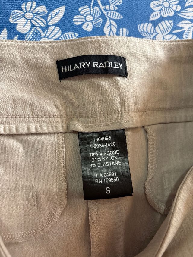 Pantalones cortos tipo bermuda