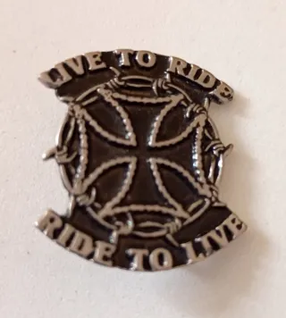 Spilla Live to Ride, Ride to Live