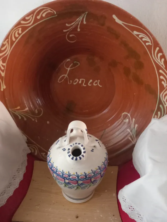 Platos librillo tinajas etc...