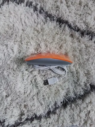 Ratón naranja USB