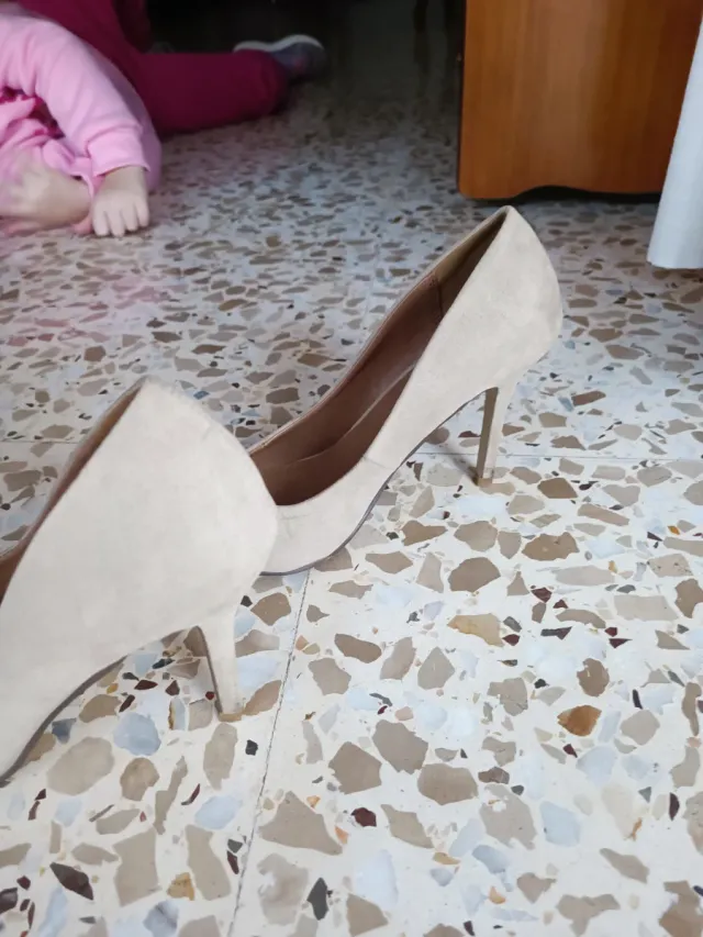 Zapatos de tacón beige talla 40