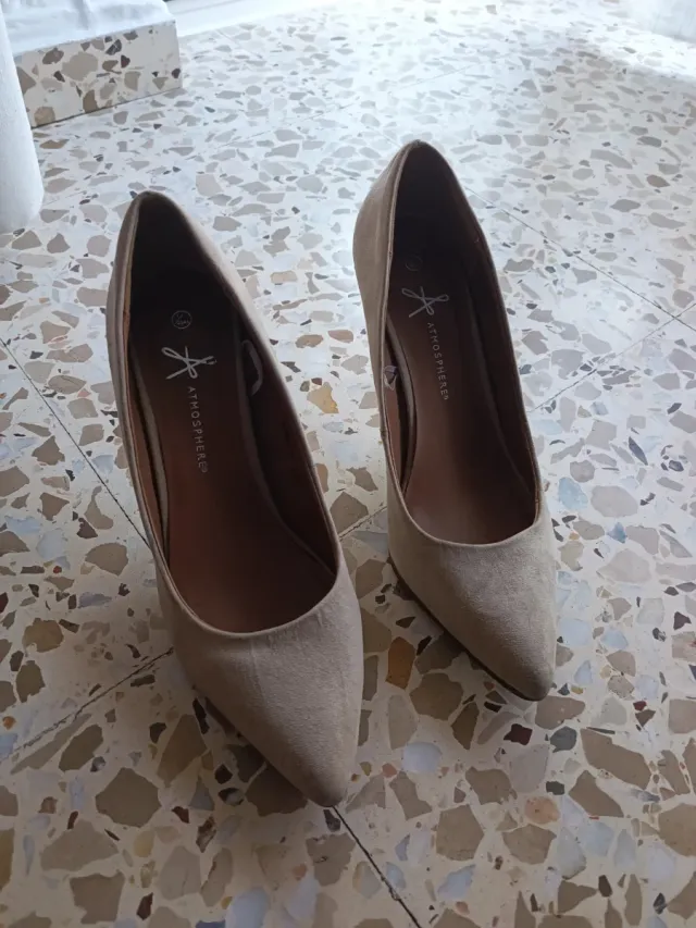 Zapatos de tacón beige talla 40