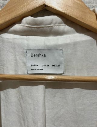 Blazer blanco Bershka (talla M)