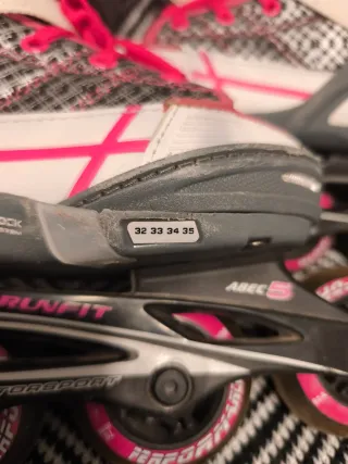 Patines en línea infantiles rosas y blancos