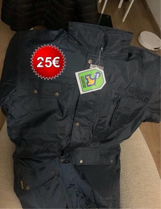 Chaqueta impermeable 1️⃣5️⃣€