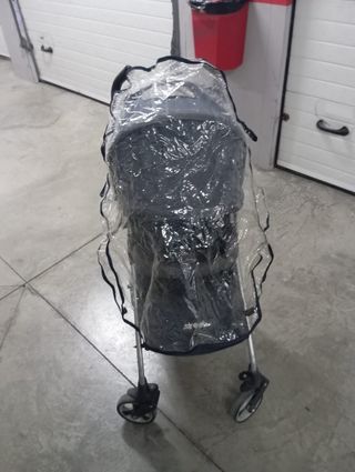 Carrito de bebé azul