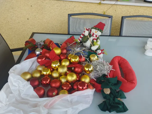 Lote adornos Navidad: bolas, muñecos, luces