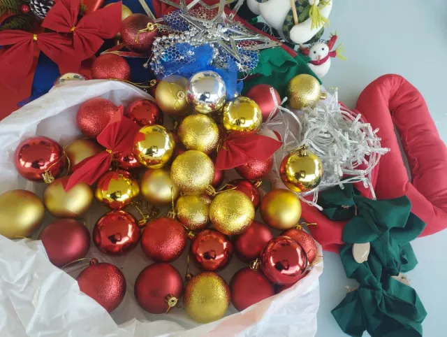 Lote adornos Navidad: bolas, muñecos, luces