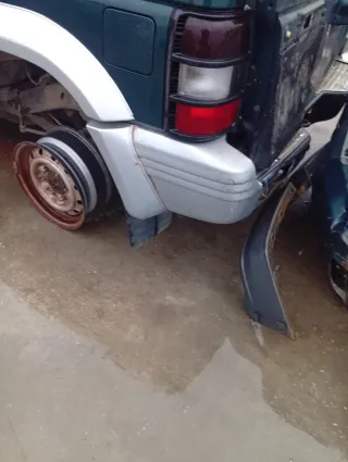 Aletines Mitsubishi Montero.