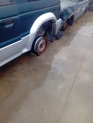 Aletines Mitsubishi Montero.