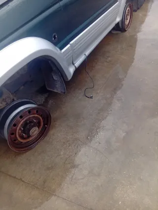 Aletines Mitsubishi Montero.