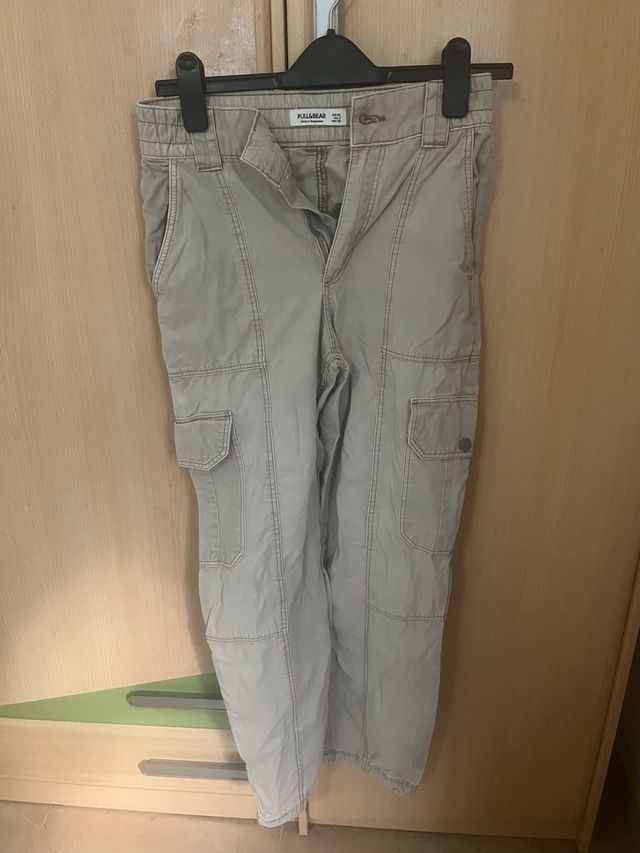 Pantalón cargo Pull&Bear beige T.32