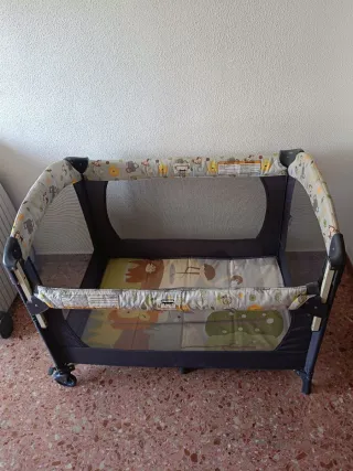 Parque infantil plegable con apertura delantera