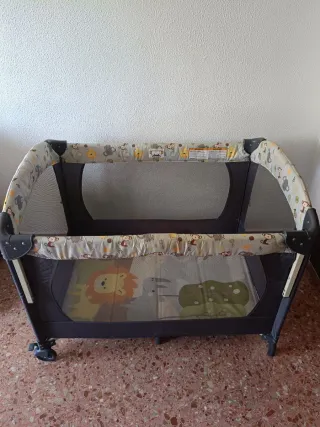 Parque infantil plegable con apertura delantera