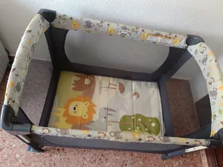 Parque infantil plegable con apertura delantera