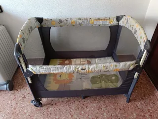 Parque infantil plegable con apertura delantera