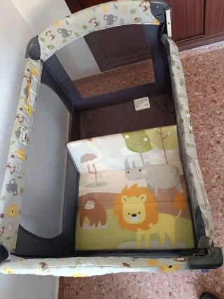 Parque infantil plegable con apertura delantera