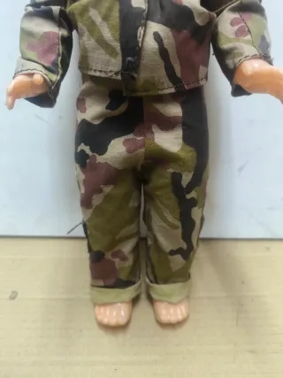 Muñeca militar camuflaje