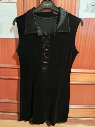 Vestido terciopelo negro sin mangas con cuello