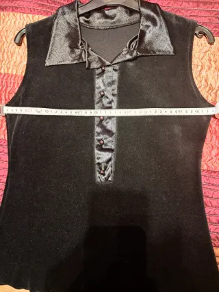 Vestido terciopelo negro sin mangas con cuello
