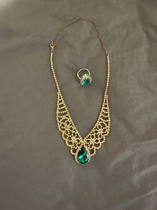 Collar y anillo bisutería de fantasía (esmeralda)