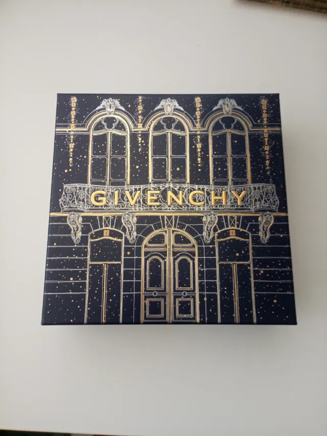 Scatola Givenchy blu e dorata