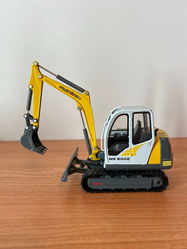Maqueta Excavadora Mustang ME 6002