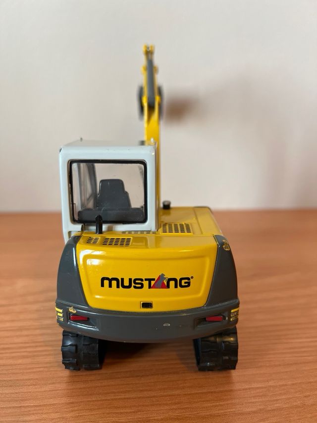 Maqueta Excavadora Mustang ME 6002
