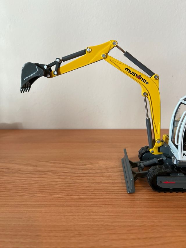 Maqueta Excavadora Mustang ME 6002