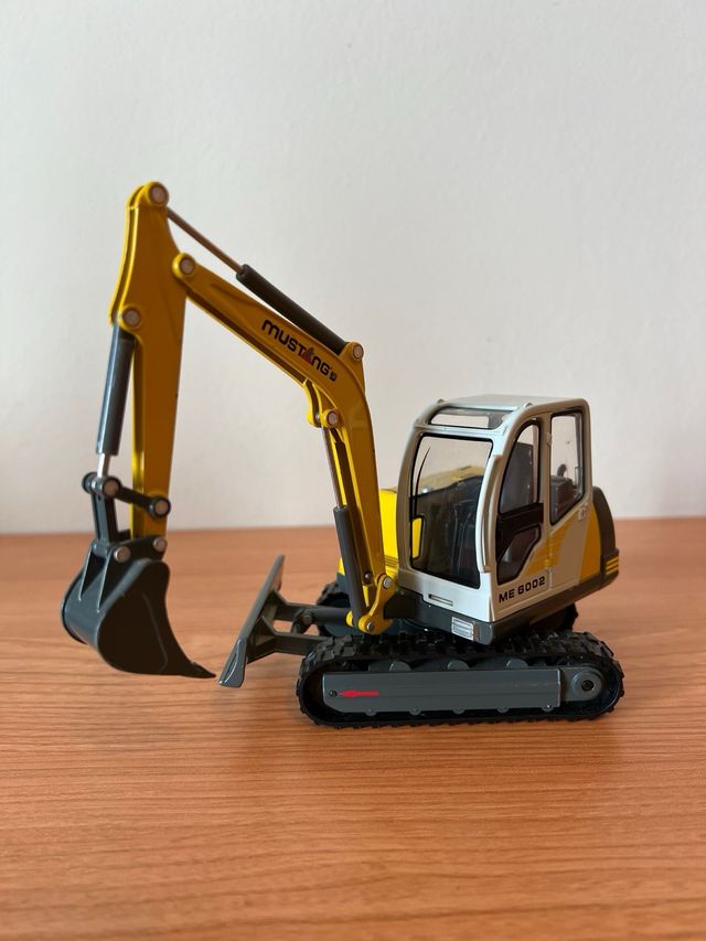Maqueta Excavadora Mustang ME 6002