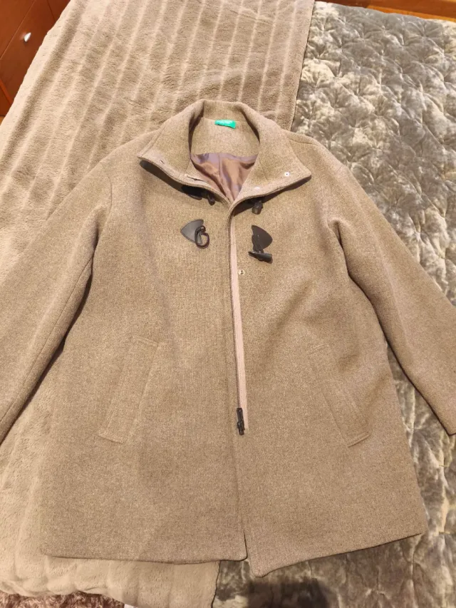 Parka marrón clara.