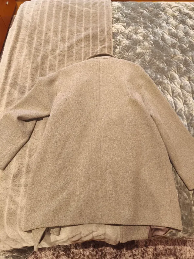 Parka marrón clara.