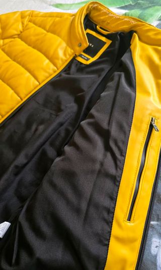 Cazadora acolchada Zara polipiel mostaza talla S